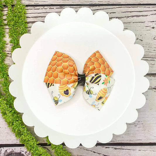 Honeybee Twisty Bow